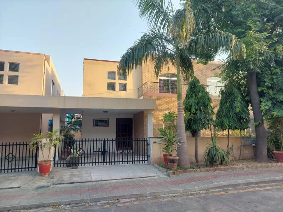 House For Sale in Lahore , House For Sale in Bahria Town , House For Sale in Bahria Town Lahore , House For Sale in Bahria Town - Sector B Bahria Town , 8 Marla Safari Villa House For Sale In Safari Villas , Bahria Town - Sector B, Bahria Town, Lahore Pakistan,3 Bedrooms Bedrooms, 5 BathroomsBathrooms, House,For Sale,2607