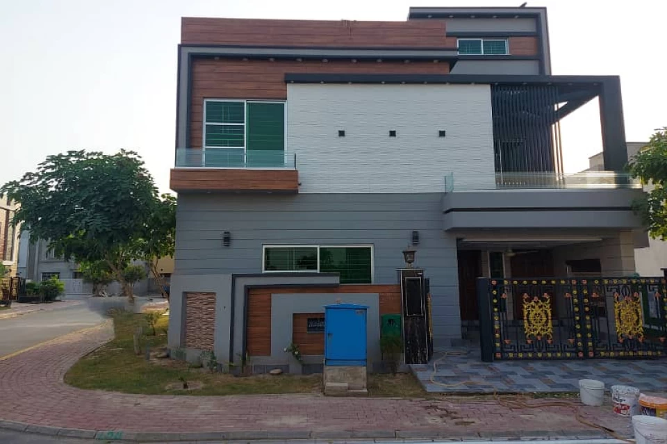 House For Sale in Lahore , House For Sale in Bahria Town , House For Sale in Bahria Town Lahore , House For Sale in Bahria Town , 7 Marla Corner House For Sale In Sector E , Bahria Town, Lahore Pakistan,4 Bedrooms Bedrooms, 5 BathroomsBathrooms, House,For Sale,2511