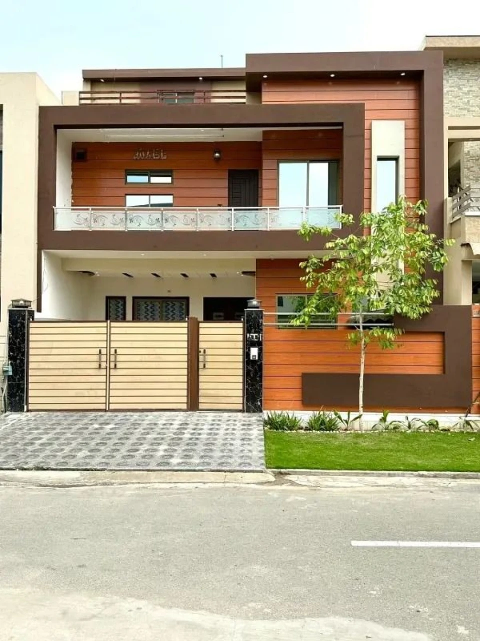 Buy a prime location house of 7 marla in satiana road