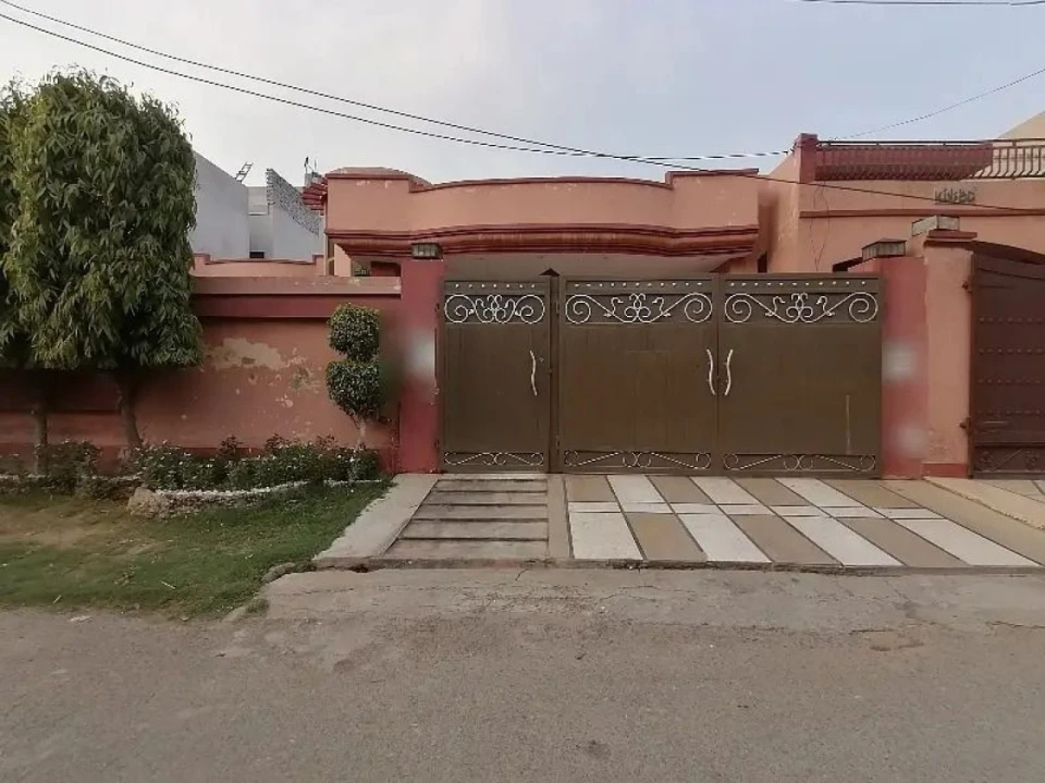 Single storey 1 kanal house available in marghzar officers colony for sale